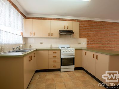 unit 3 / 9 Balblair Street, Guyra