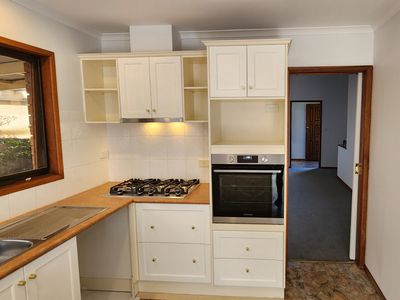 9 HANLEY CRESCENT, Seymour