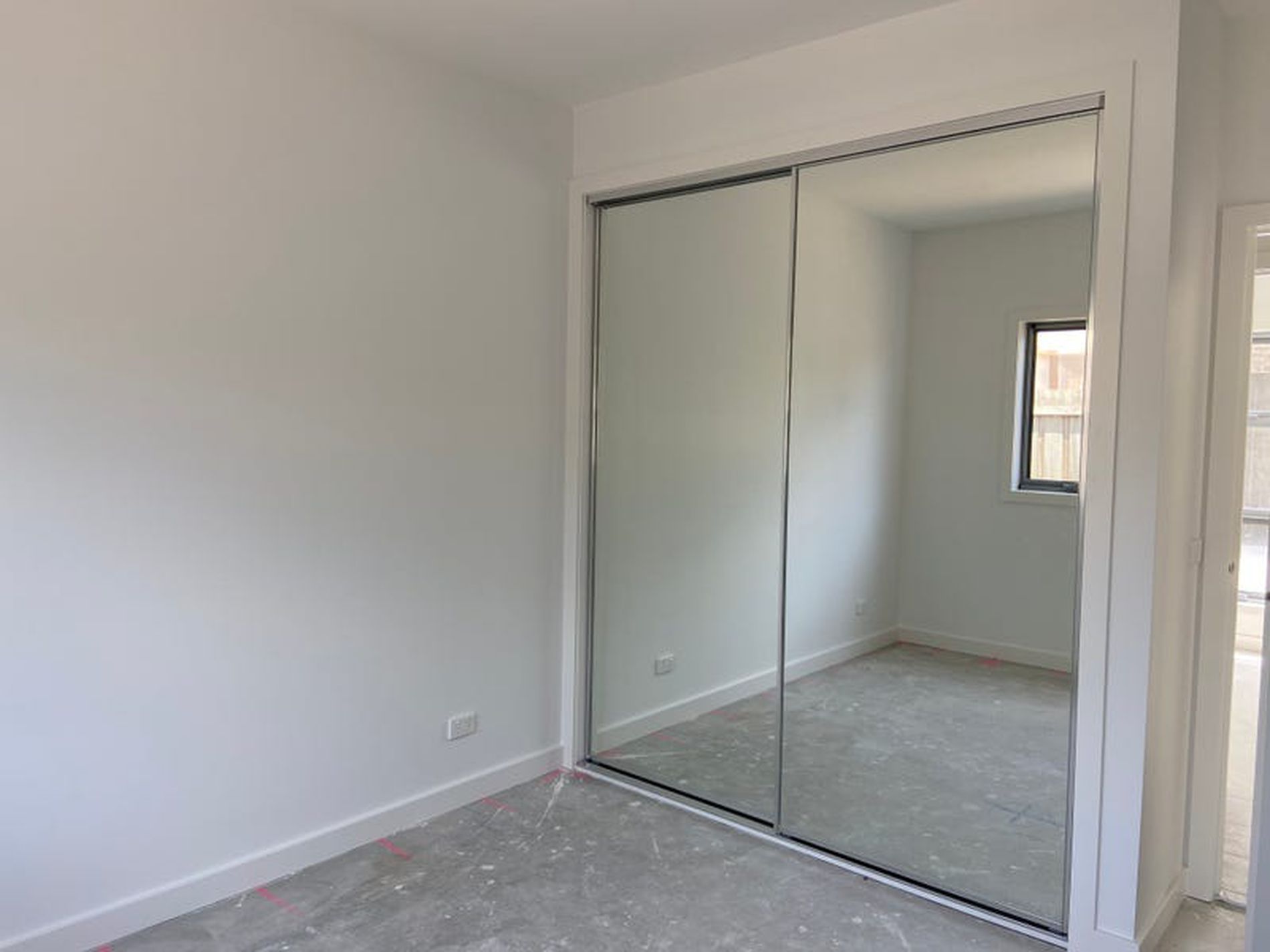 8 / 5 Helms Street, Newcomb