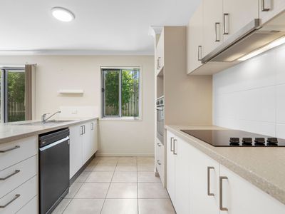 2 / 24 Faraday Crescent, Pacific Pines