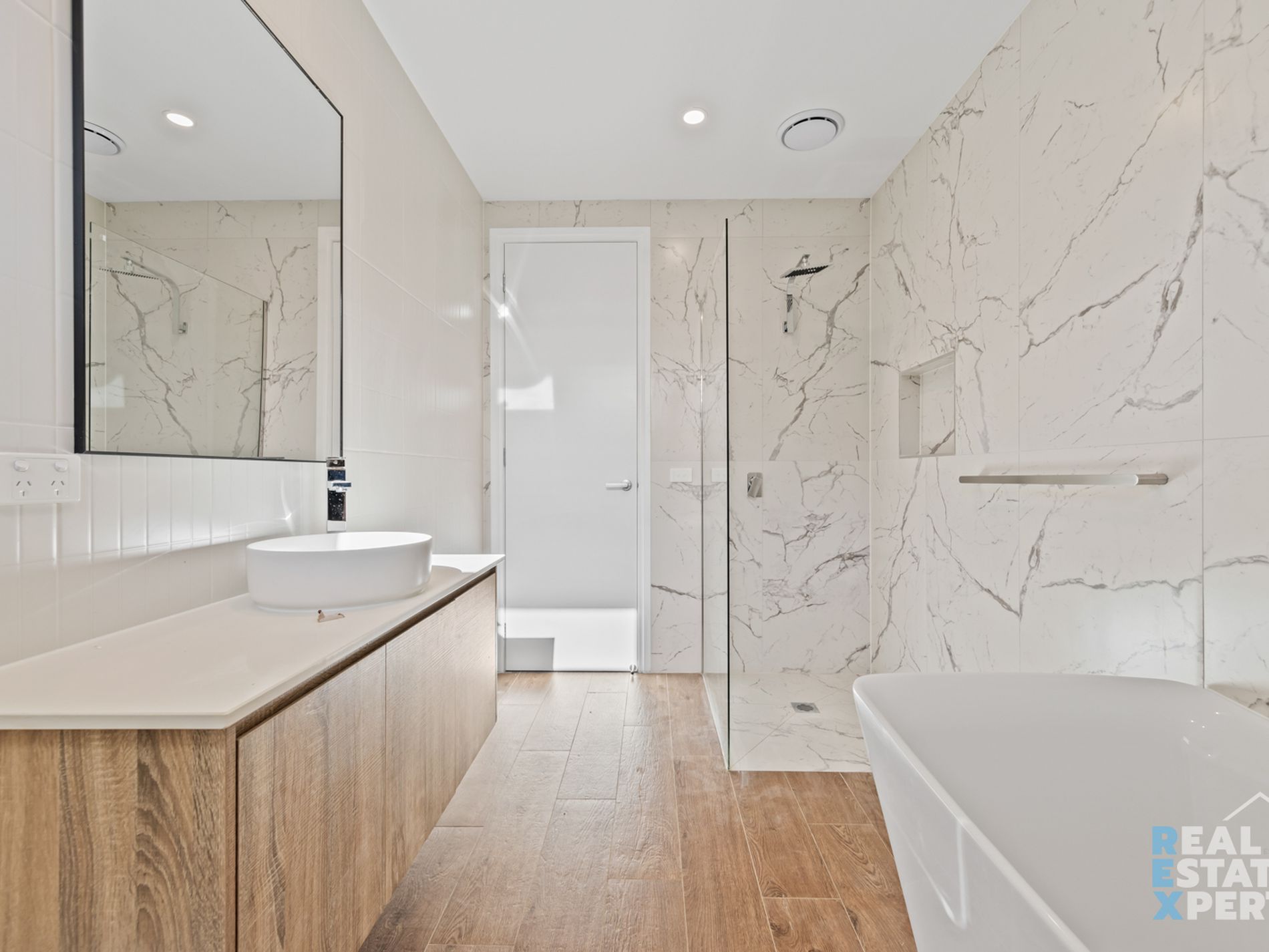 2 / 5 Sylvanwood Crescent, Narre Warren