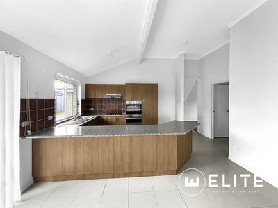 2 Greenfield Court, Cranbourne North