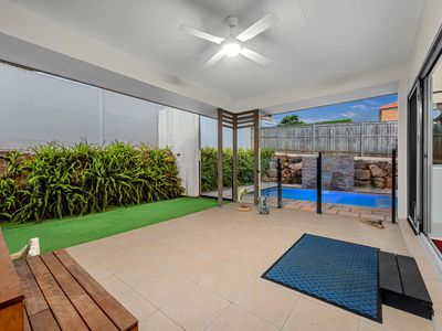 2 Lachlan Drive, Wakerley