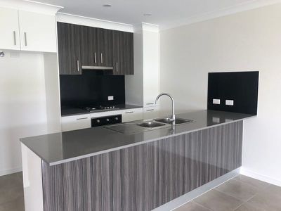 2 / 11 Berry Street, Caboolture South