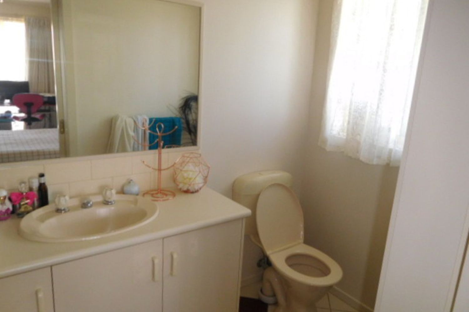 19 Decastella Drive, Horsham