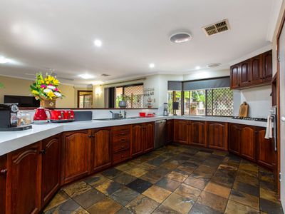 4 Leake Court, Leschenault