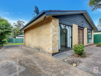 19 Warwick Avenue, Mannering Park