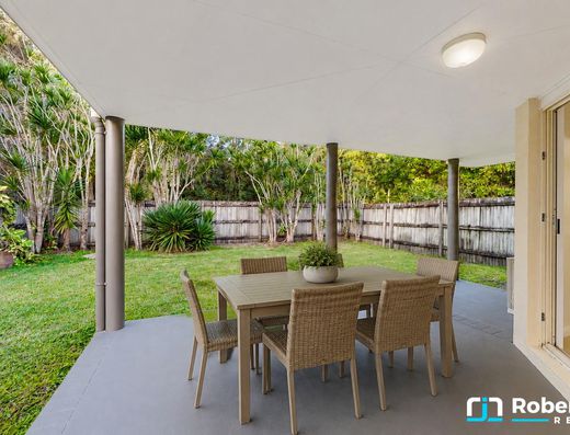 Spacious Family Living Opposite Tewantin Golf Course image 20