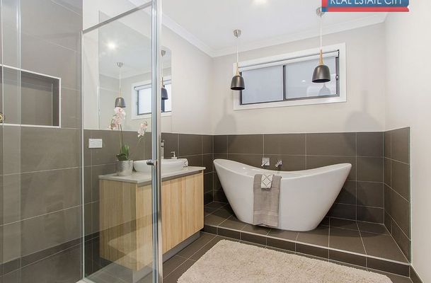 13 Naxos Road, Greenvale