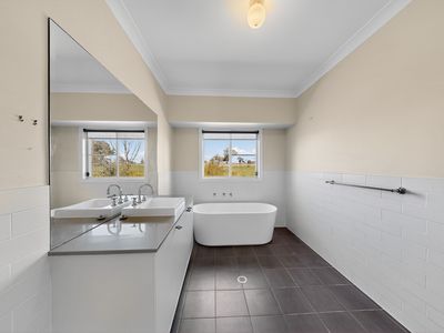 53 HALL ROAD, Merriwa