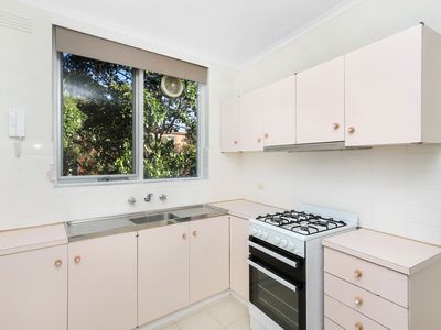 18 / 60 Farnham Street , Flemington