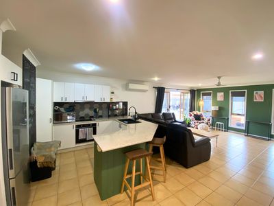 25 Wattle Crescent, Raceview
