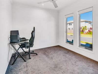 10 Kerang Street, Coomera