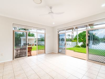 72 Monterey Keys Drive, Helensvale