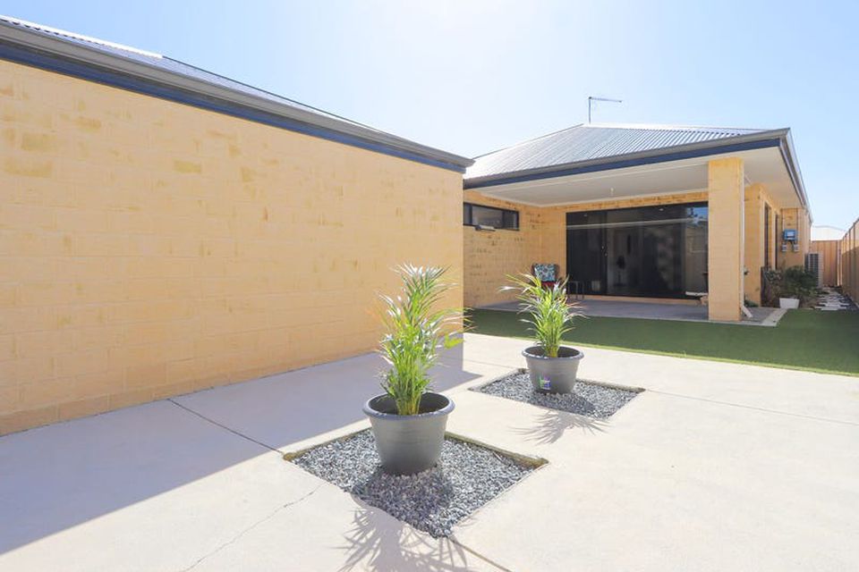 18 Baroness Road , Baldivis