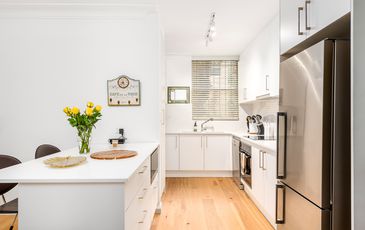 2 / 7 New Beach Road, Darling Point