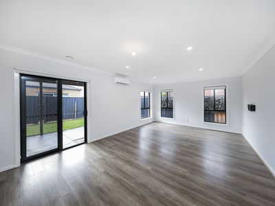 31 Pienza Road, Fraser Rise