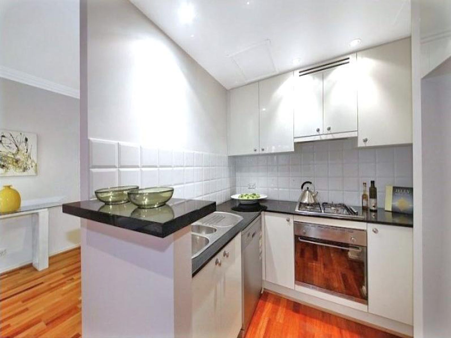 102 / 323 Dandenong Road, Prahran