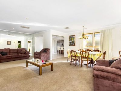 34 Huntingdon Avenue, Bayswater North