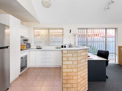 10B Riverina Way, Hannans