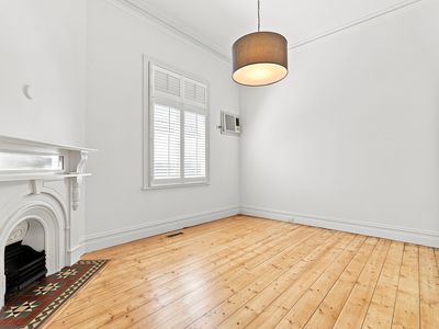 211 Douglas Parade, Newport