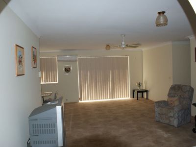 2 / 4 Heath Avenue, Tuncurry