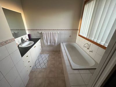 2A Emery Court, Altona Meadows