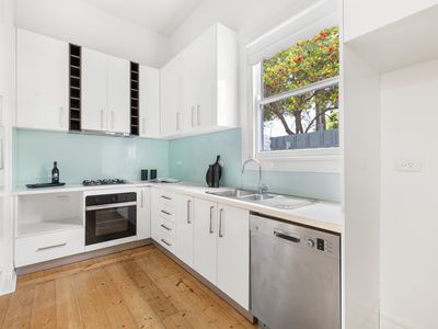 287 Douglas Parade, Newport