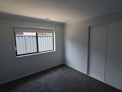 7 Pony Promenade, Seymour