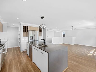 24 Magnetic Way, Springfield Lakes