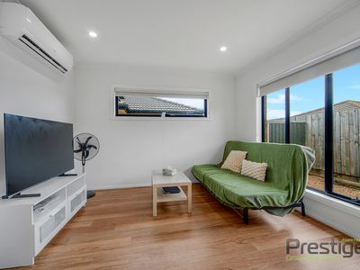 4 / 6 Mckay Place, Melton South