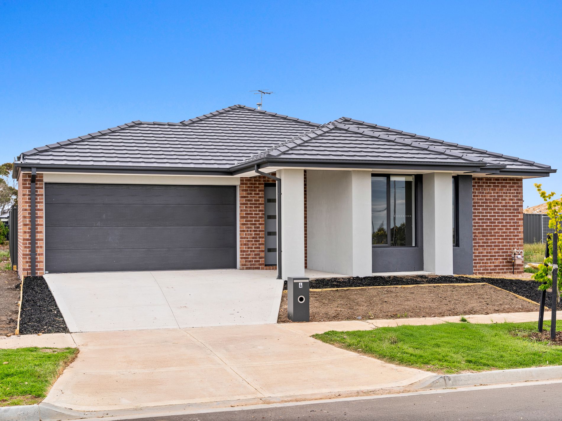 4 Portulaca Avenue, Manor Lakes
