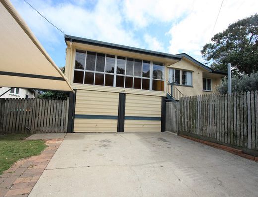 Large family home in the heart of Fairfield!
