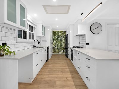 7 Dame Patti Ave, Mermaid Waters