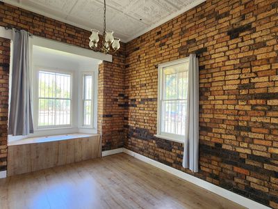 2 Queen Street, Dinmore