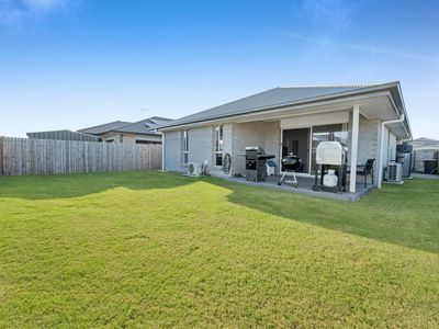 15 Langland Circuit , Walloon