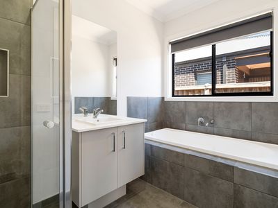 105 Leadbeater Circuit, Beveridge