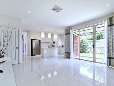 2 / 5 Risdon Drive, Notting Hill