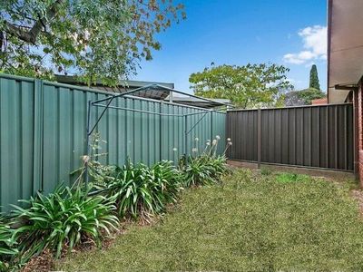 4 / 28 Yallambee Drive, Kennington