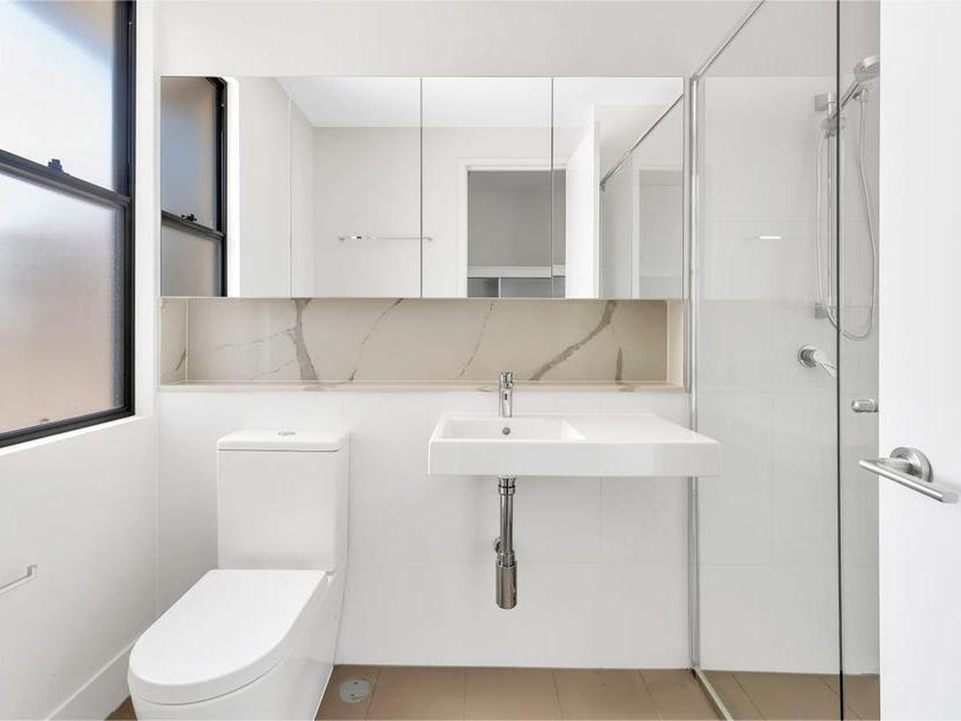 16 / 37 Sickle Avenue, Hope Island