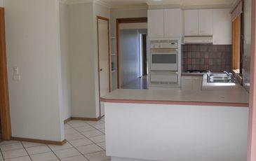 3 Caron Court, Hallam