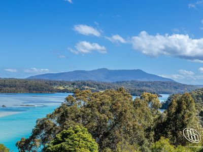 11 Hillcrest Avenue, North Narooma