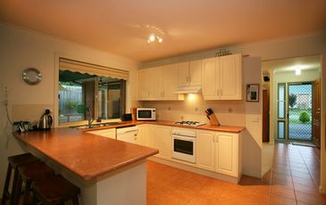6 Hampton Court, Beaconsfield