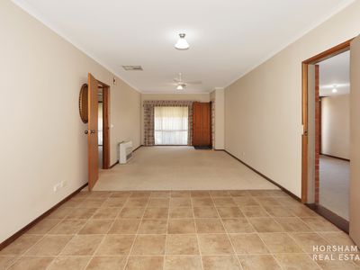 2 / 5 George Street, Horsham