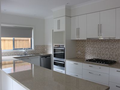 2 Holyrood Avenue, Newtown