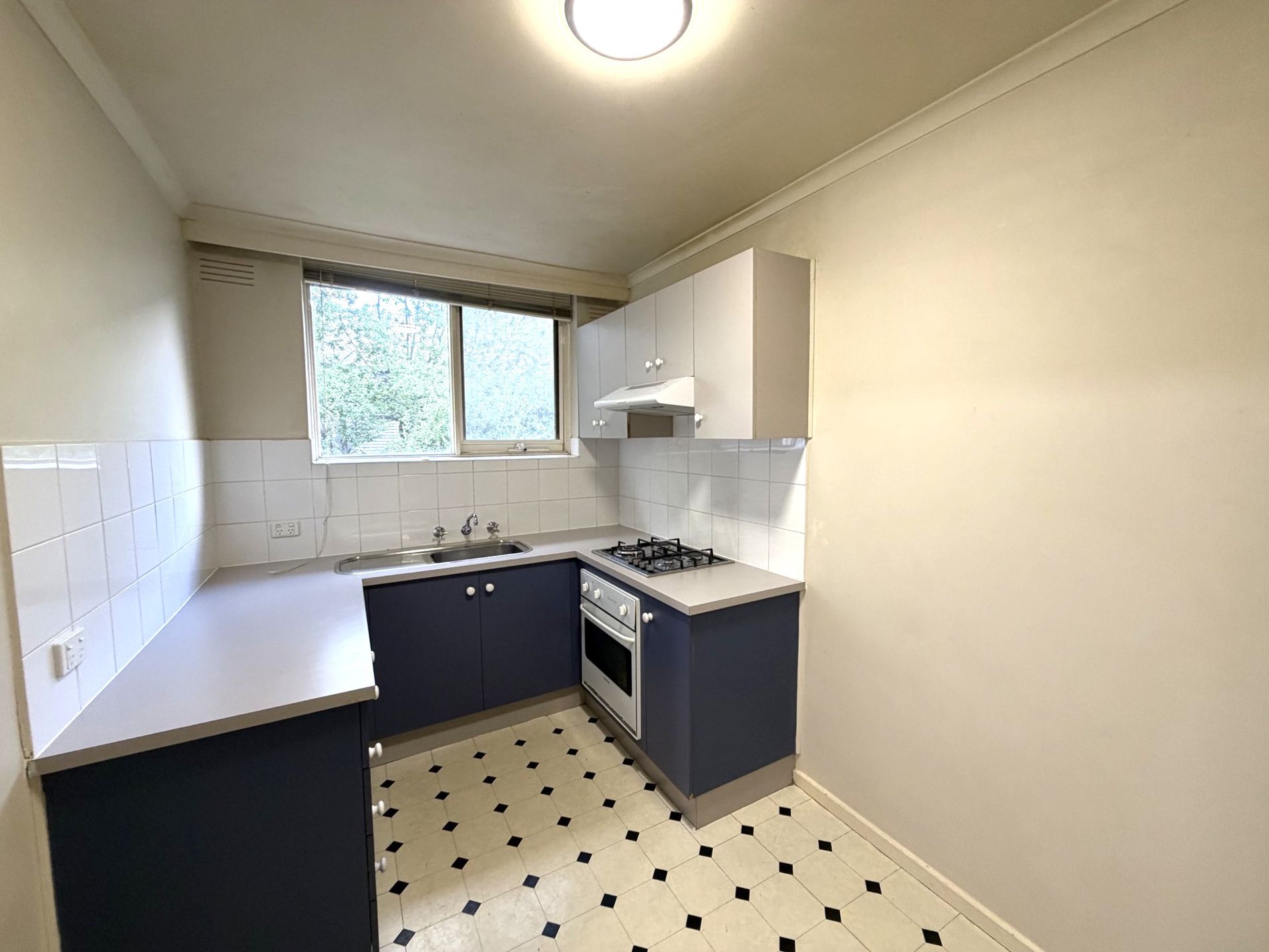 8 / 33 Rosstown Road, Carnegie