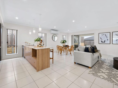 9 Longstaff Crescent, Pimpama