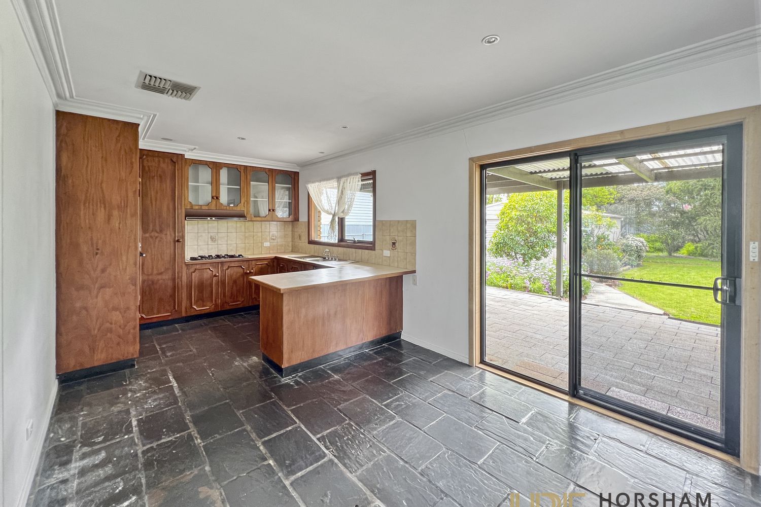 12 Bradshaw Street, Horsham