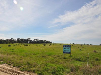 10 Pineview Court, Lake Charm