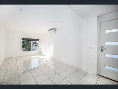 1 / 12 Market Road, Werribee